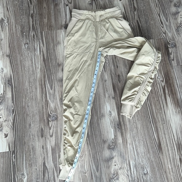 Lululemon Beyond the Studio 7/8 Jogger Trench - Picture 12 of 12